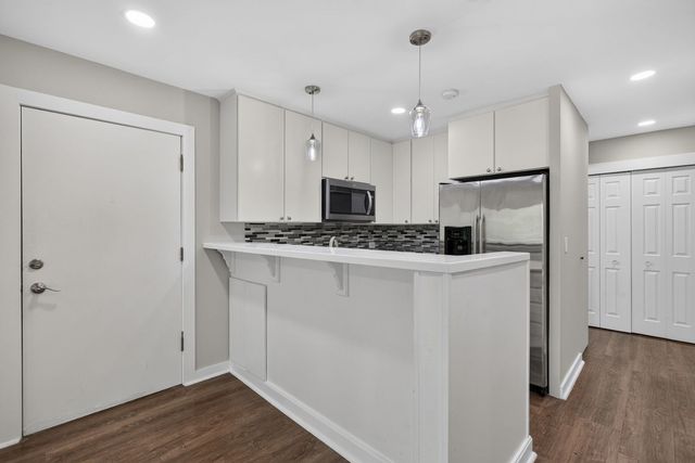 5518 E Lake Drive 90-C, Lisle, IL 60532