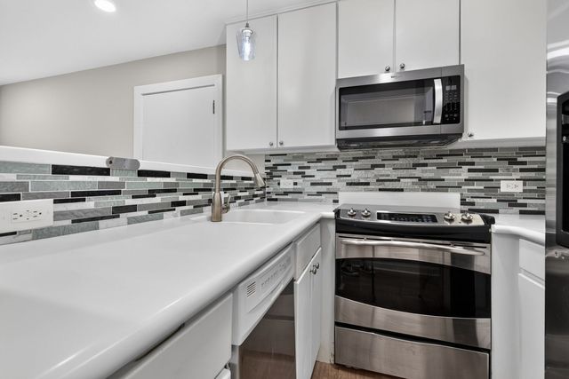 5518 E Lake Drive 90-C, Lisle, IL 60532