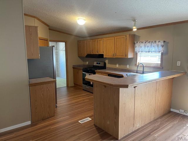 3016 Ridgeview Place, Pueblo, CO 81003