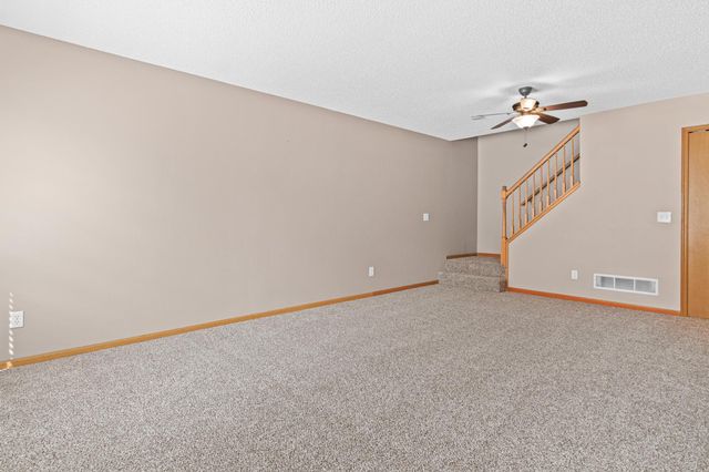 625 Mariner Way 87, Woodbury, MN 55129
