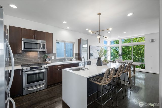 223 NW 87th St, Seattle, WA 98117