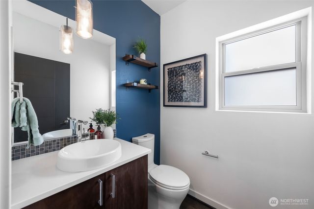 223 NW 87th St, Seattle, WA 98117