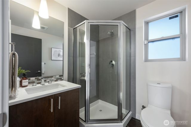 223 NW 87th St, Seattle, WA 98117