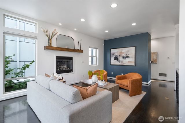 223 NW 87th St, Seattle, WA 98117