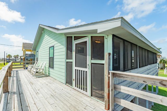 222 Driftwood Court, Surfside Beach, TX 77541