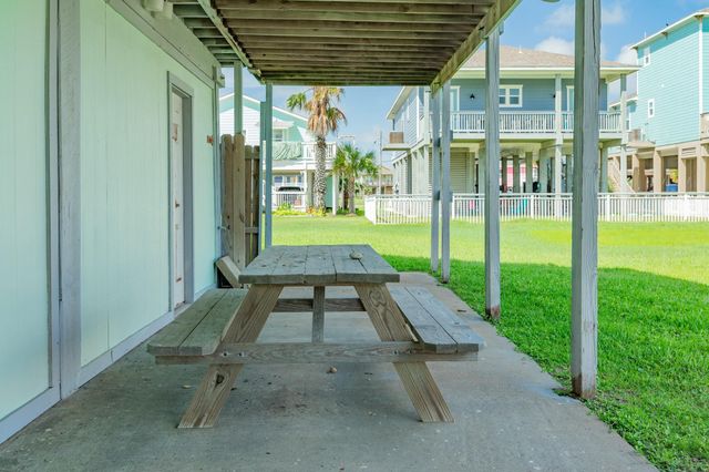 222 Driftwood Court, Surfside Beach, TX 77541