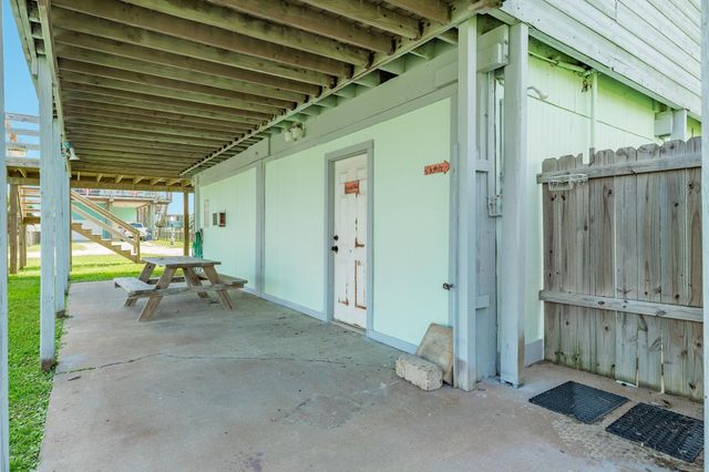 222 Driftwood Court, Surfside Beach, TX 77541