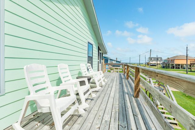 222 Driftwood Court, Surfside Beach, TX 77541