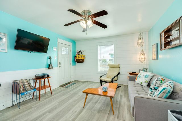 222 Driftwood Court, Surfside Beach, TX 77541