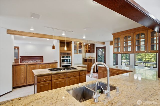 4739 Fernridge Lane, Mercer Island, WA 98040