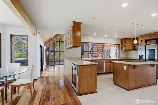 4739 Fernridge Lane, Mercer Island, WA 98040