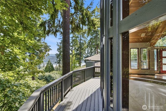 4739 Fernridge Lane, Mercer Island, WA 98040