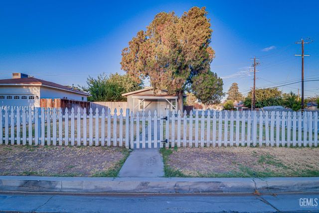400 Cypress Street, Bakersfield, CA 93304