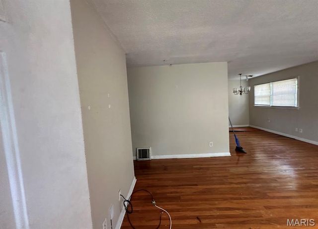 1120 Highmont Drive, St Louis, MO 63135