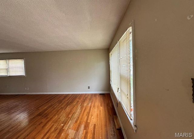 1120 Highmont Drive, St Louis, MO 63135