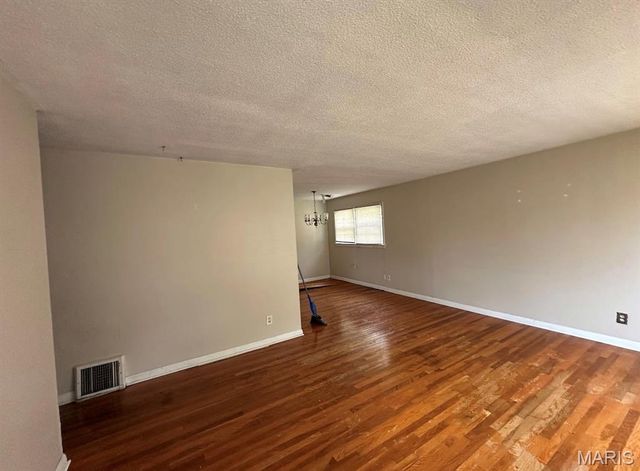 1120 Highmont Drive, St Louis, MO 63135