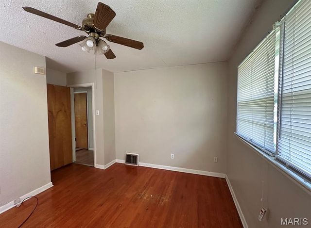 1120 Highmont Drive, St Louis, MO 63135