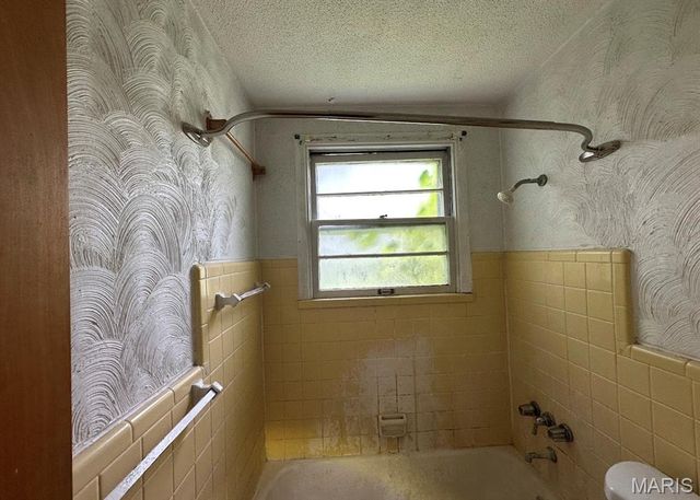 1120 Highmont Drive, St Louis, MO 63135