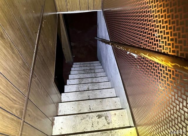 1120 Highmont Drive, St Louis, MO 63135