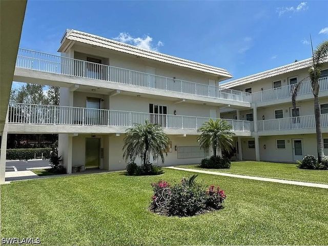 3150 Binnacle DR 318, Naples, FL 34103