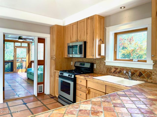 11 SPRING Canyon, Bisbee, AZ 85603
