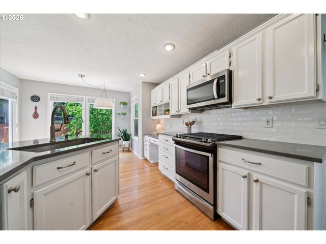 17958 Nw LONE ROCK Dr, Portland, OR 97229