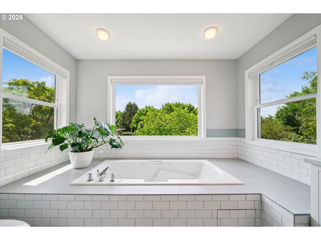 17958 Nw LONE ROCK Dr, Portland, OR 97229
