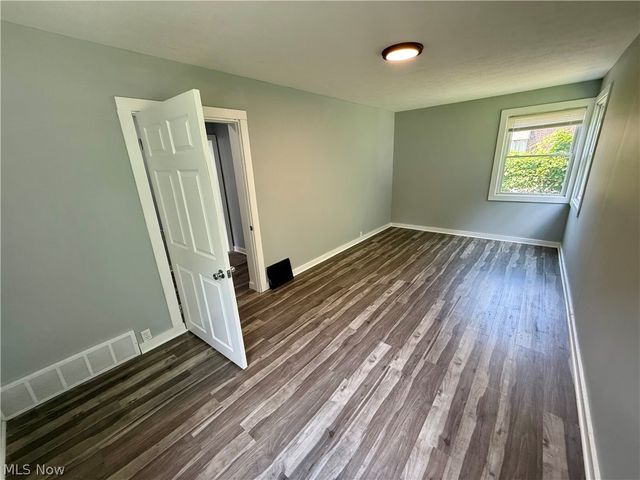 1305 Curtis Street, Akron, OH 44301
