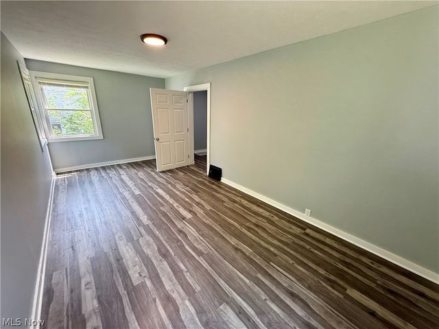 1305 Curtis Street, Akron, OH 44301