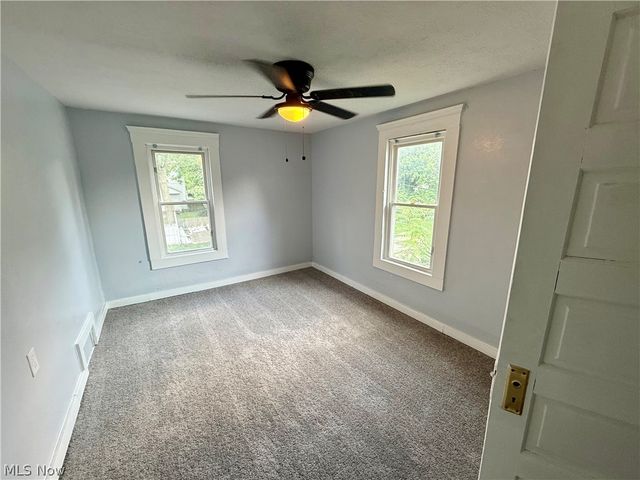 1305 Curtis Street, Akron, OH 44301