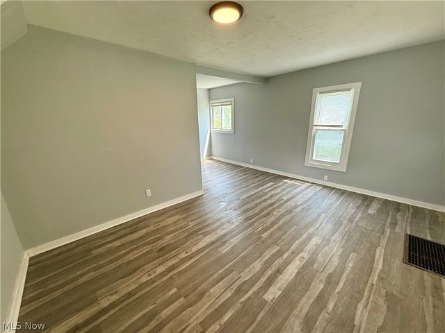 1305 Curtis Street, Akron, OH 44301