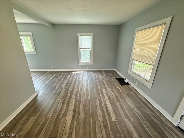1305 Curtis Street, Akron, OH 44301