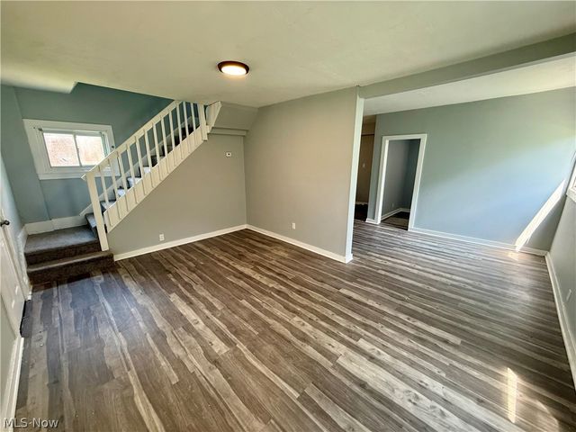 1305 Curtis Street, Akron, OH 44301