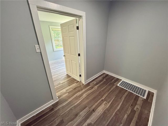 1305 Curtis Street, Akron, OH 44301