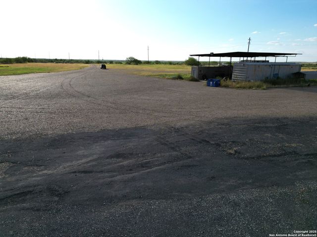 1750 W Hwy 85, Dilley, TX 78017