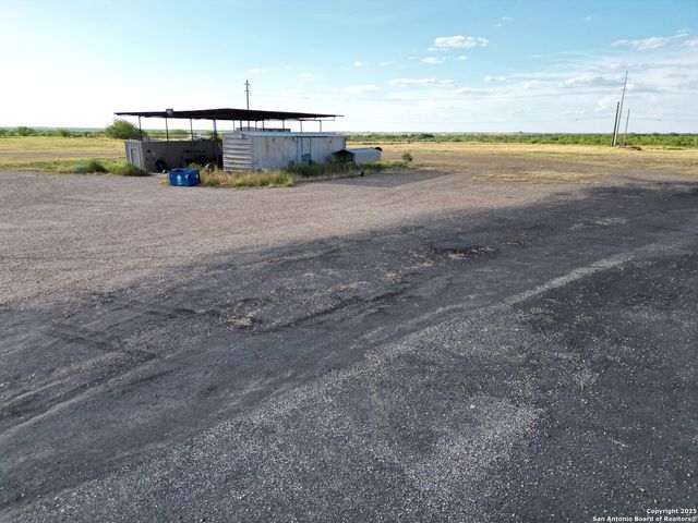 1750 W Hwy 85, Dilley, TX 78017