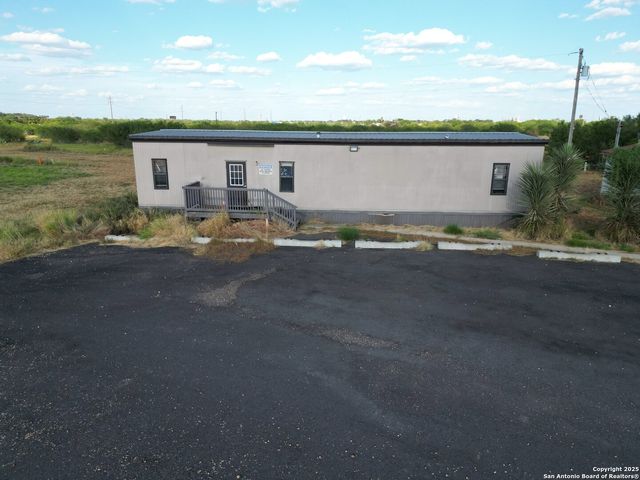 1750 W Hwy 85, Dilley, TX 78017