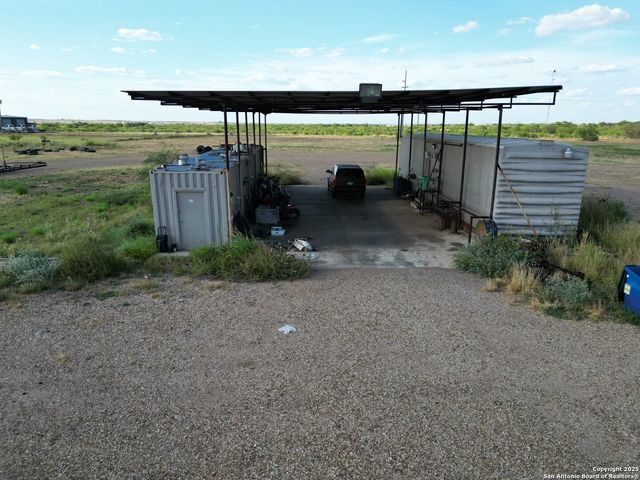 1750 W Hwy 85, Dilley, TX 78017