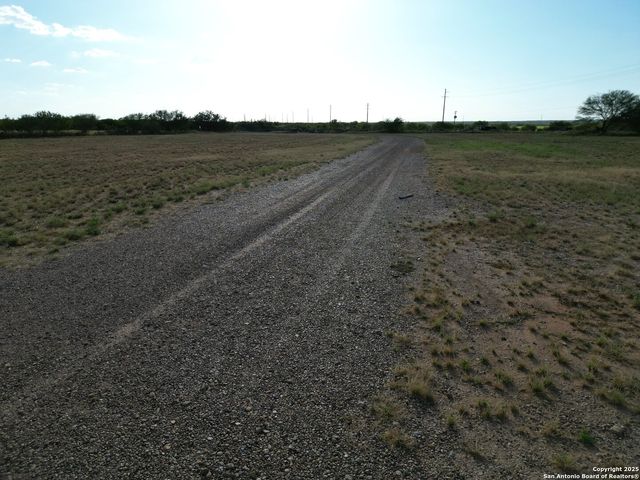 1750 W Hwy 85, Dilley, TX 78017