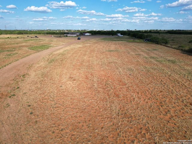 1750 W Hwy 85, Dilley, TX 78017