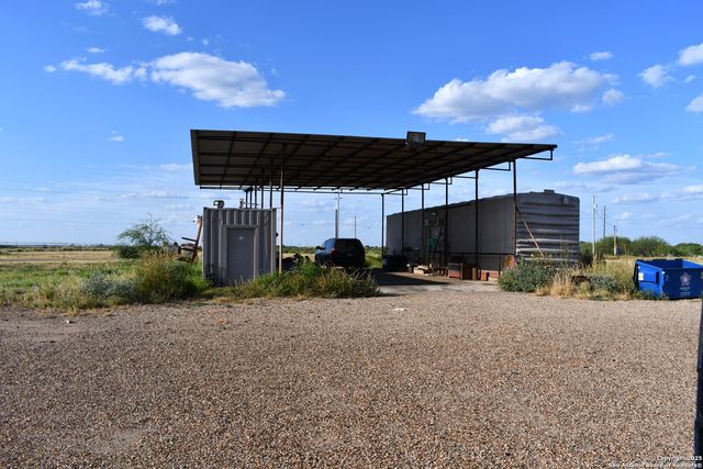 1750 W Hwy 85, Dilley, TX 78017