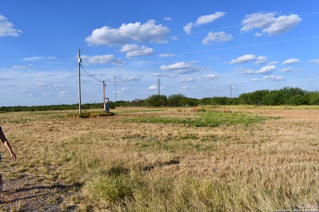 1750 W Hwy 85, Dilley, TX 78017