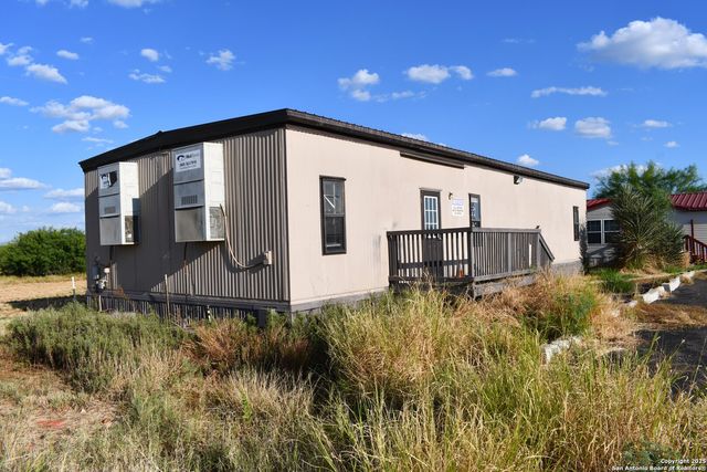 1750 W Hwy 85, Dilley, TX 78017