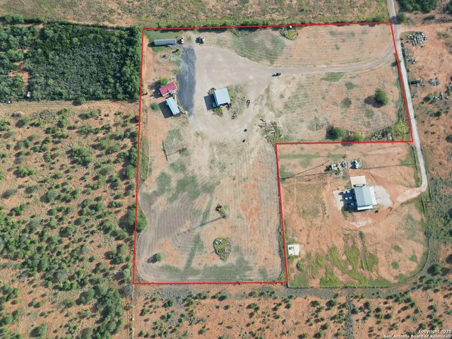 1750 W Hwy 85, Dilley, TX 78017
