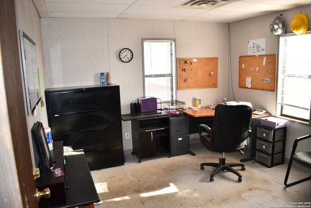 1750 W Hwy 85, Dilley, TX 78017