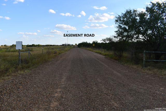 1750 W Hwy 85, Dilley, TX 78017