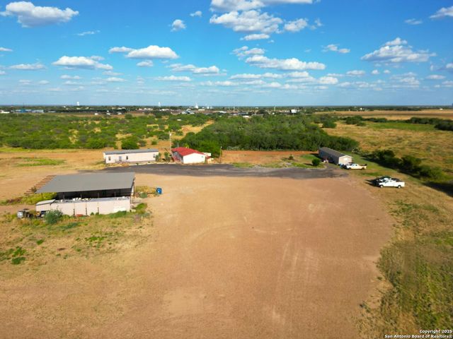 1750 W Hwy 85, Dilley, TX 78017
