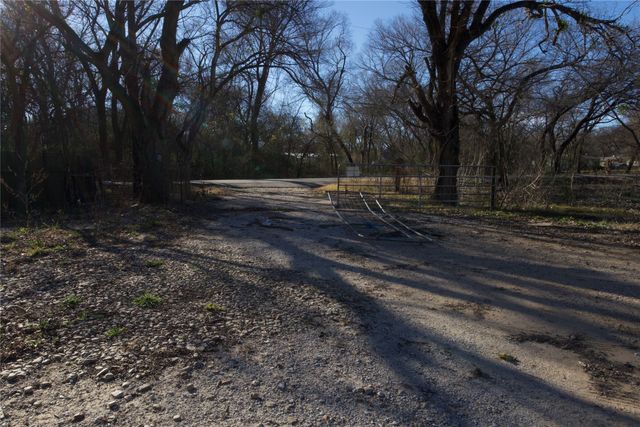 725 County Road 414, Cleburne, TX 76031