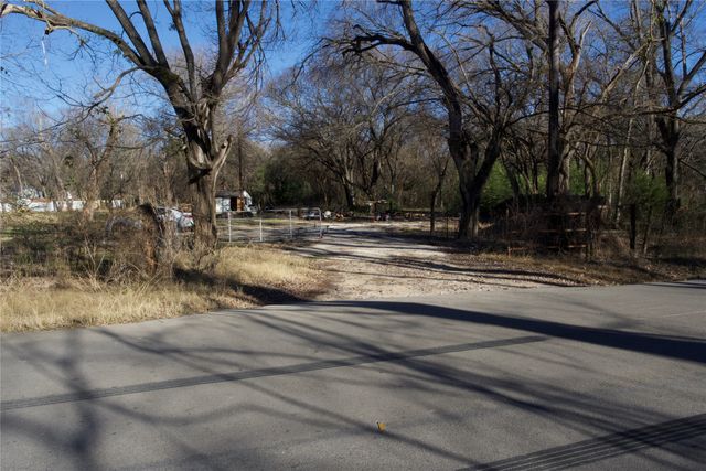 725 County Road 414, Cleburne, TX 76031