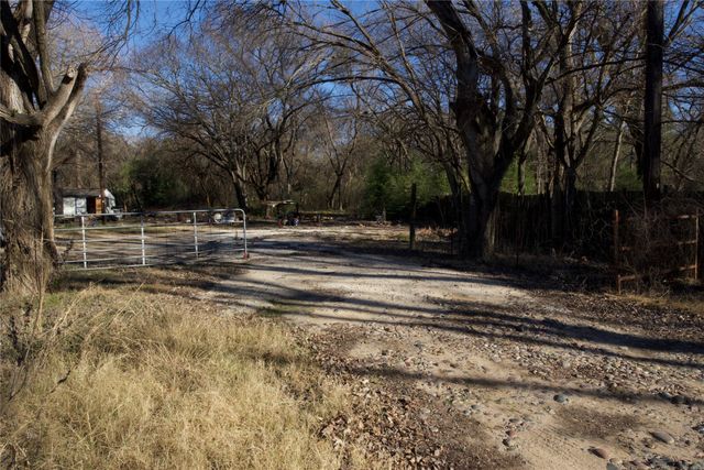 725 County Road 414, Cleburne, TX 76031